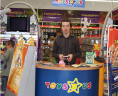 Le stand au TOYS"R"US de Bayonne, de face